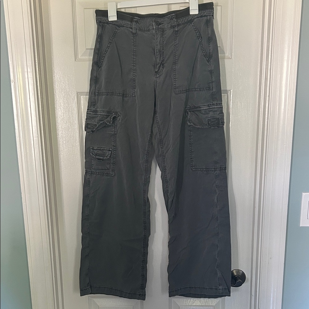 American Eagle Outfitters Women's Gray Cargo Pants Size 8